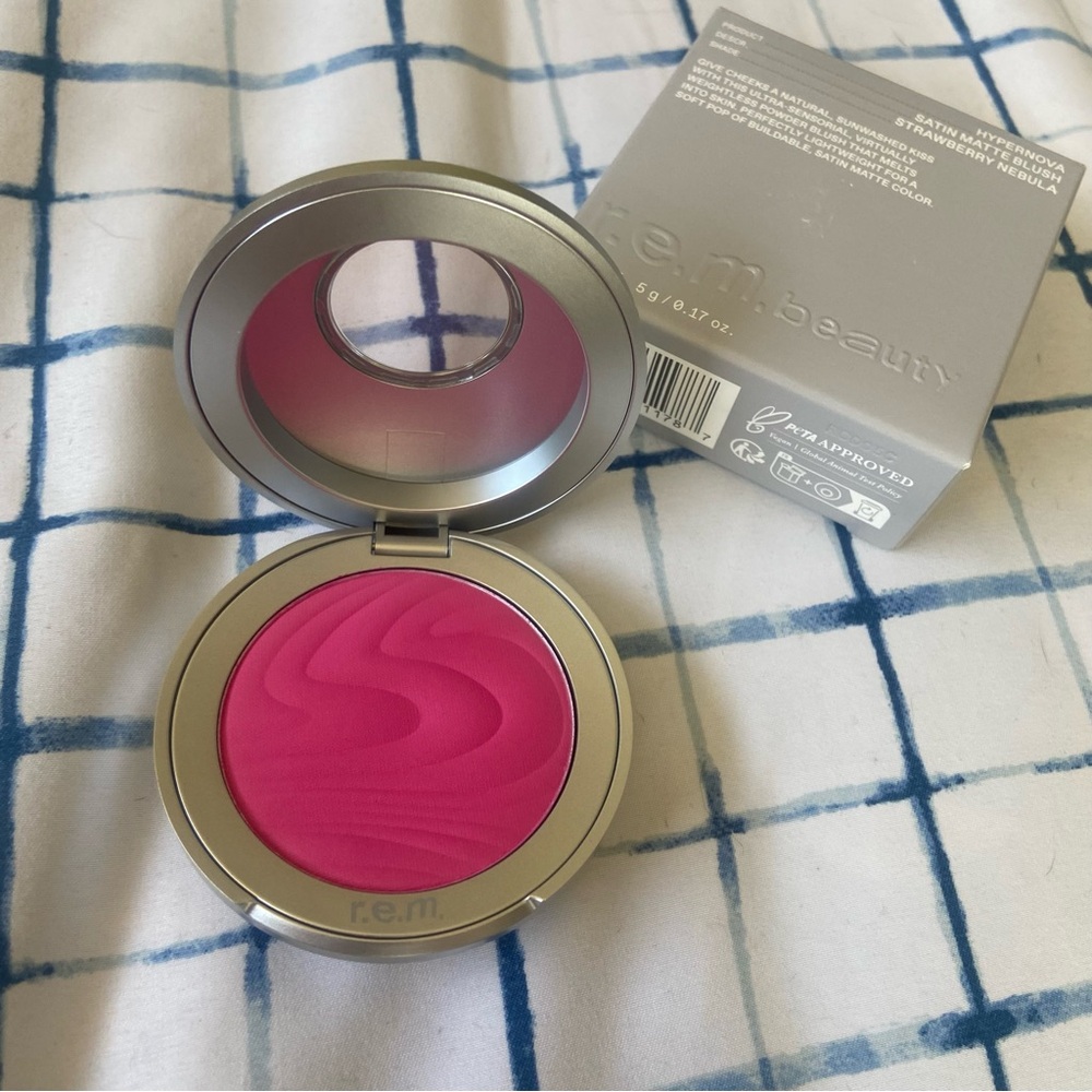 New R.E.M Beauty REM Hypernova Satin Matte Blush Strawberry Nebula Pink - Picture 4 of 4